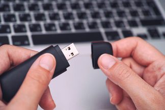 USB Stick mit Notebook